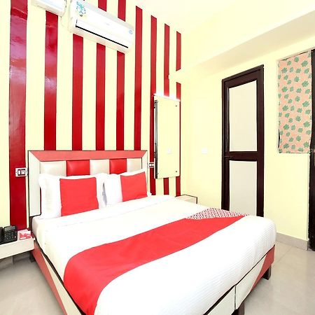 Oyo 12038 Hotel Alishan Chandīgarh Zewnętrze zdjęcie