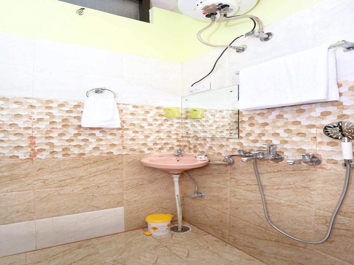 Oyo 12038 Hotel Alishan Chandīgarh Zewnętrze zdjęcie