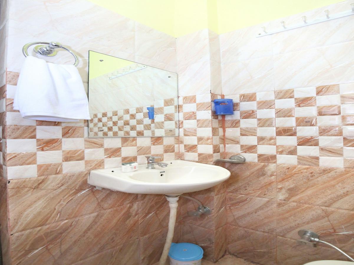 Oyo 12038 Hotel Alishan Chandīgarh Zewnętrze zdjęcie